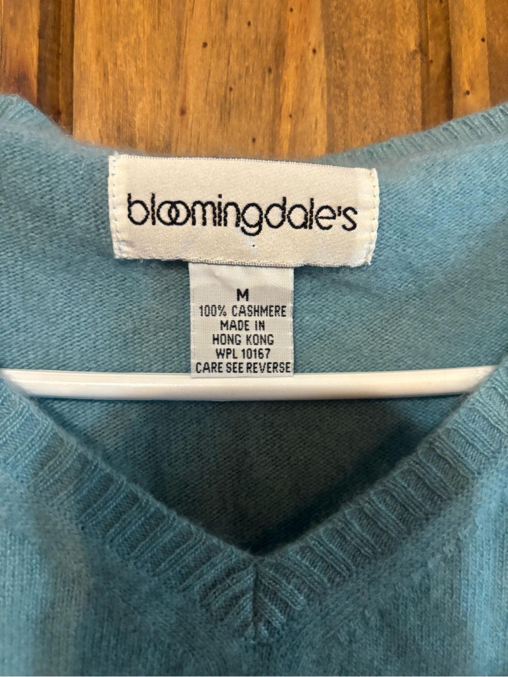 Vintage Bloomingdale’s 100% Cashmere Blue V Neck Knit Sweater Womens M Soft - Picture 5 of 10